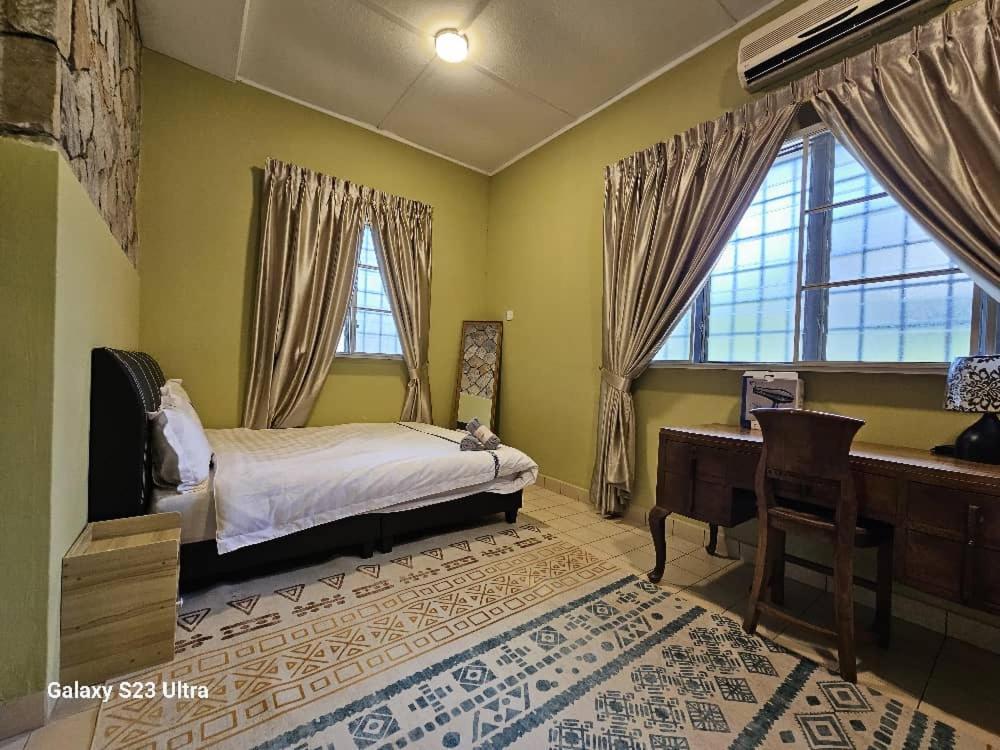 Lasam Heritage Villa 22Pax With Karaoke & Snooker 이포 외부 사진
